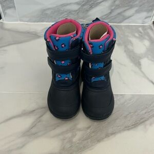 NWT carters winter boots, size 10